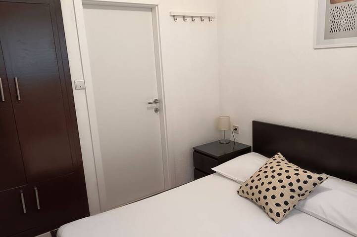 Ganze Wohnung, Cool 2-bedroom apartment with Ac in charming Povlja in Brac