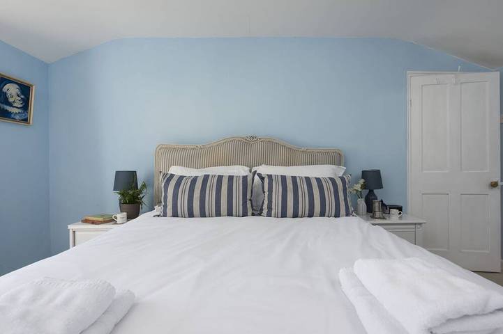 Westover Cottage ist ein reizvoller und überraschend geräumiger Rückzugsort in St Mawes, Cornwall