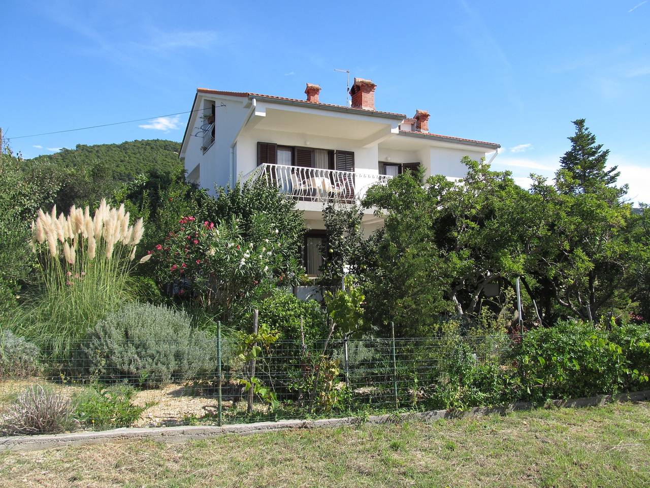 Ganze Wohnung, 2-Zimmer-Ferienwohnung mit Balkon und Meerblick Banjol, Rab A-16334-a in Banjol, Rab