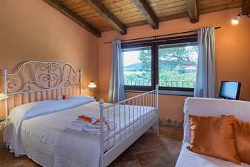 Ferienwohnung für 4 Personen, mit Balkon und Whirlpool in Chia
