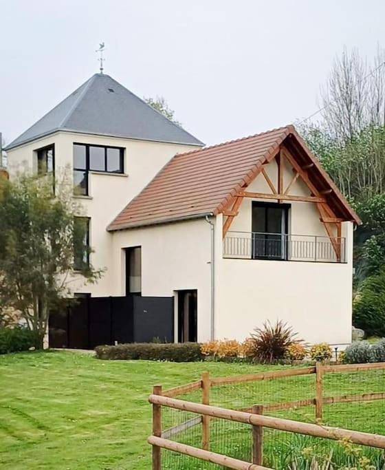 Location de vacances pour 8 personnes, avec Balcon et Jacuzzi ainsi que Terrasse et Jardin à Laleu