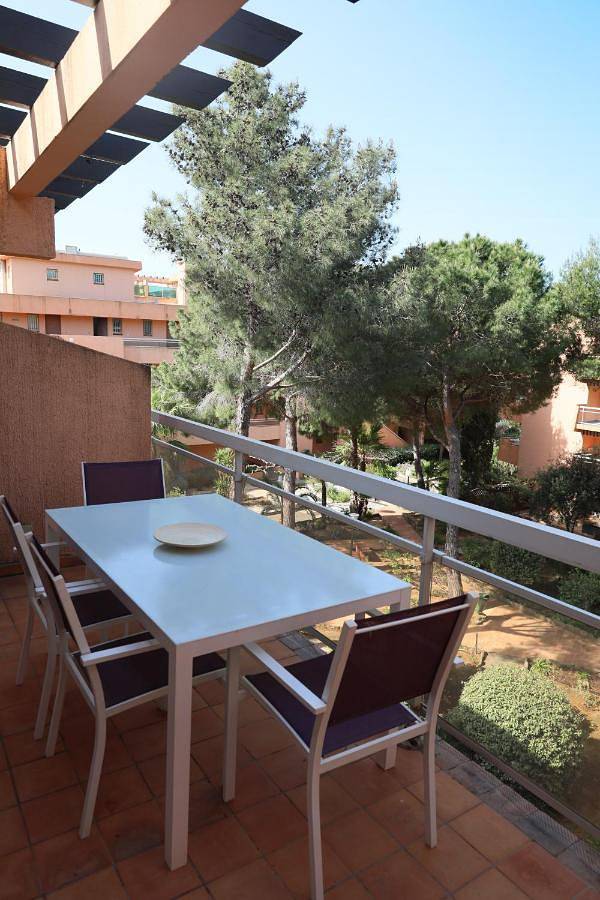 Gîte pour 4 personnes, avec jardin et vue dans Plage La Favière - 2