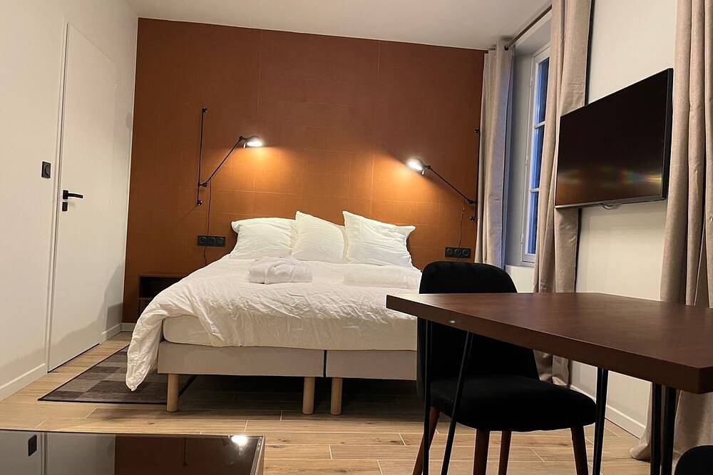 Appartement entier, Triple room with bathroom in Villers-Cotterêts, Aisne