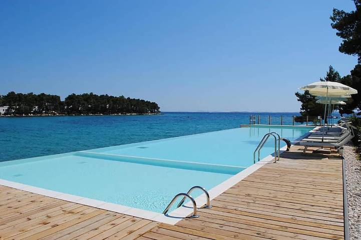 Vacation rental for 4 people, with sauna and balcony as well as pool in Croatia
