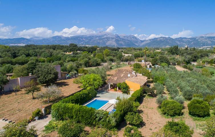 Búger Terrace Apartment - Pool, AC, Views & Wifi in Búger, Majorca Center