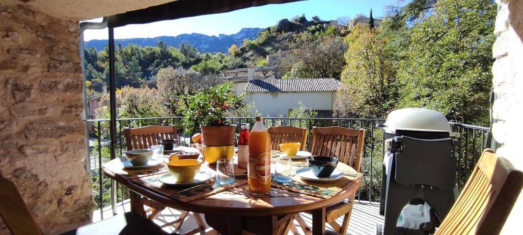 Location de vacances pour 6 personnes, avec vue et terrasse à Eygaliers - 3