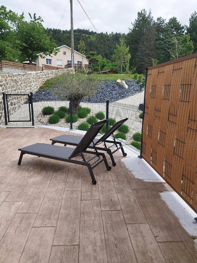 Location de vacances pour 2 personnes, avec vue et terrasse, animaux acceptés à Coubon - 4