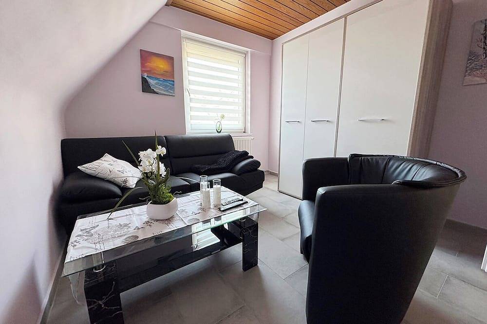 Ganze Wohnung, Ferienwohnung (50qm) mit Balkon und Sonnenterrasse in Frickenhausen in Frickenhausen am Main, Fränkisches Weinland