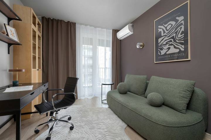 Appartement entier, Spacious Apartment with Balcony | Parking | Workspace in Cracovie, Petite-Pologne