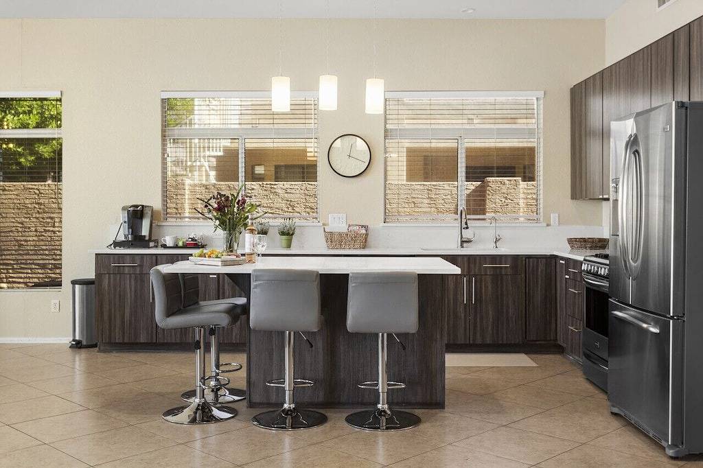 The Vistas - Lakefront Luxury Home / Mountain Views, Heated Pool with Private Pontoon Boat in Glendale, Maricopa County