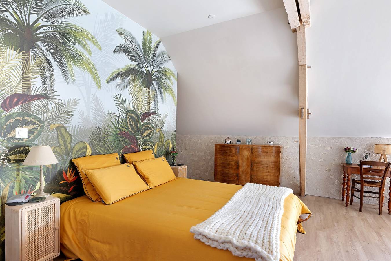 Guest Room “Terracotta” with Shared Terrace, Shared Garden, and Wi-Fi in Tavant, Loire Valley