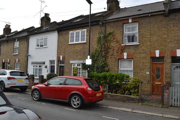 Holiday home for 6 people, with garden and hot tub in Hounslow
