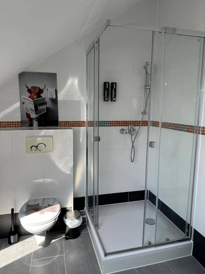 Ganze Wohnung, Twin Room with Shared Bathroom in Bitterfeld, Bitterfeld-Wolfen
