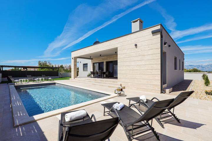 Villa für 8 Personen, mit Terrasse und Garten - 1