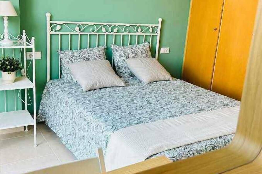 Appartement entier, Beautiful Apartment with Terrace and Parking in Palafrugell in Palafrugell, Costa Brava