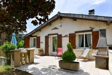 Location de vacances pour 4 personnes, avec jardin ainsi que piscine et terrasse, animaux acceptés dans le Tarn