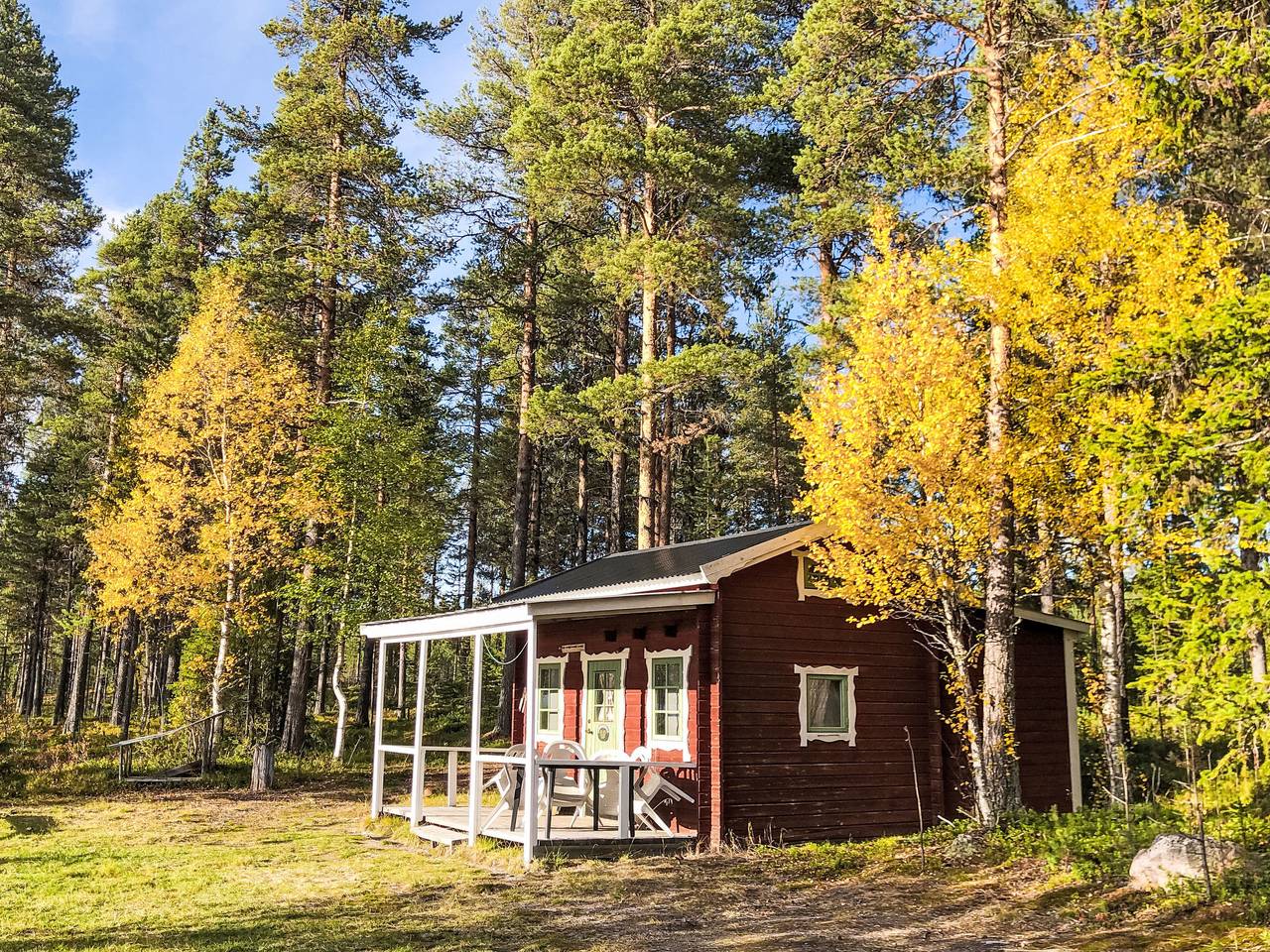 Schwedisches Holzhaus mit Grill und Terrasse in Lappland (Schweden)