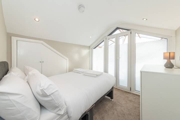 Apartamento entero, Duplex Apartment - Modern & Convenient - Pass the Keys in Reading, Berkshire