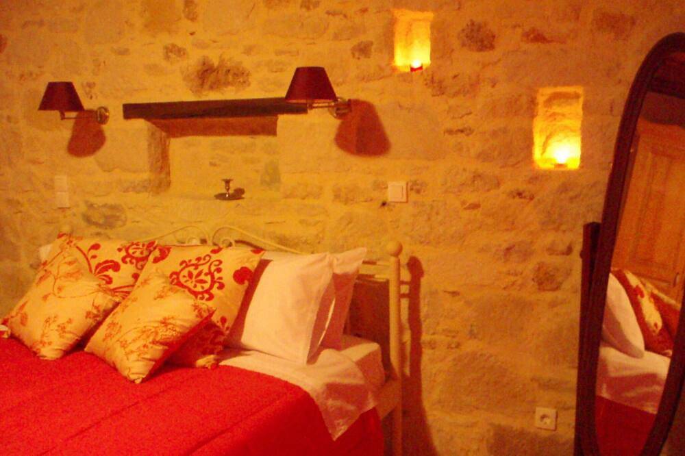 Rock House's Villa Rhapsody (2 chambres, 4 personnes) avec jardin privé et piscine in Plataniás, Région de la Canée