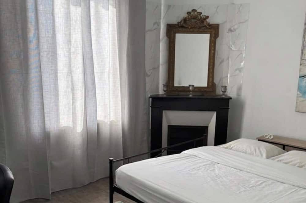 2-room apartment with a fully equipped kitchen in the city center in Dourdan, Essonne