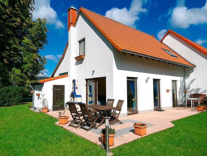 Ferienhaus für 6 Personen, mit Whirlpool und Terrasse sowie Garten in Rechlin