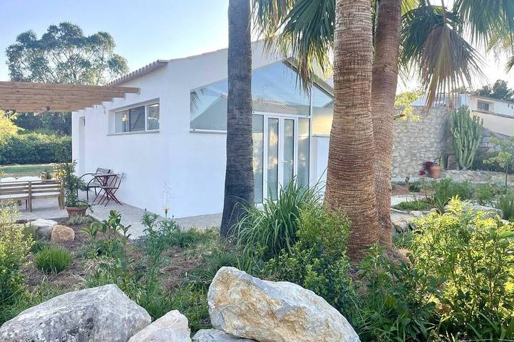 Gîte pour 3 personnes, avec terrasse ainsi que jardin et piscine