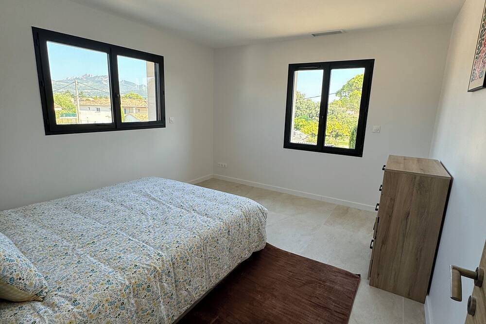 Large luxury villa with swimming pool in Violès, Vaucluse