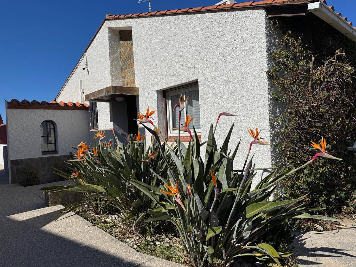 Three-Bedroom Villa in Saint-Cyprien, Côte d'Améthyste