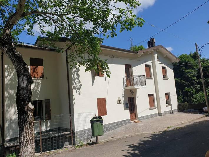 Casa vacanza per 3 persone, con Giardino e Panorama a Lizzano in Belvedere