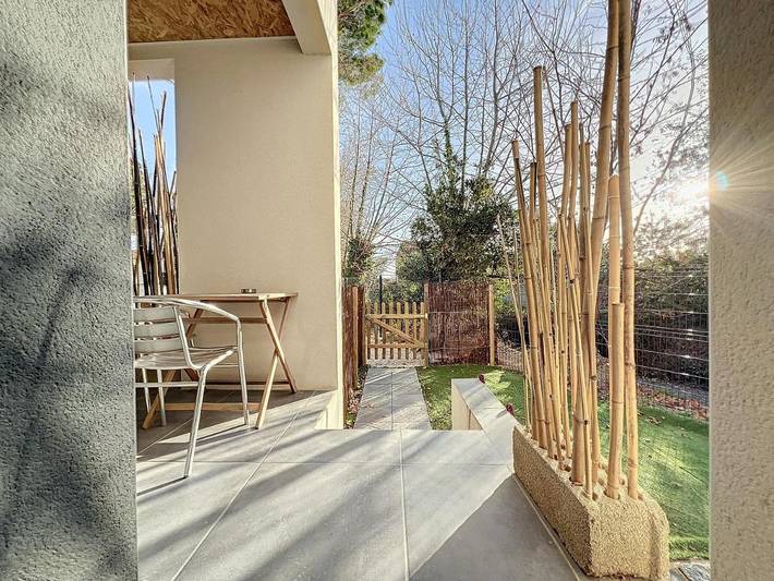 Gîte pour 2 personnes, avec Terrasse ainsi que Jardin et Vue à Baho