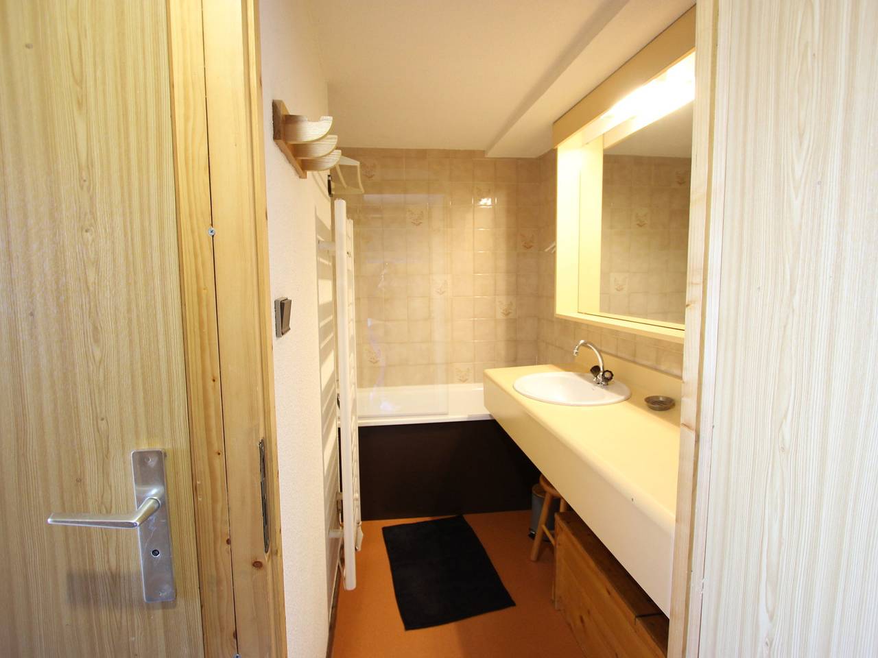 Studio entier, Studio cabine rénové, balcon ouest, parking couvert in Chamrousse, Parc national des Écrins