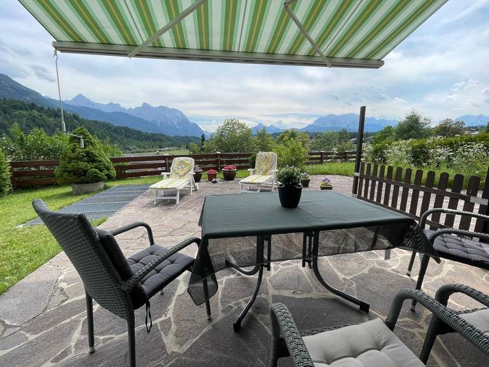 Ferienwohnung für 4 Personen, mit Terrasse und Ausblick in Krün