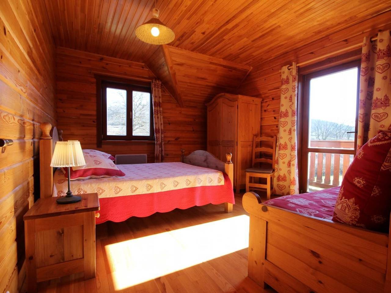 Geräumiges Chalet mit Kamin und Haustiere erlaubt, nahe Morvan-Seen in Gouloux, Naturpark Morvan