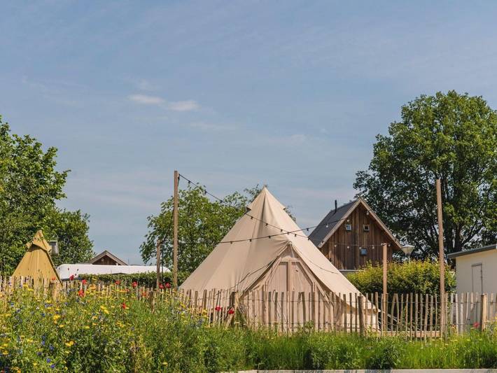 Camping für 4 Personen, mit Terrasse und Pool in Overijssel
