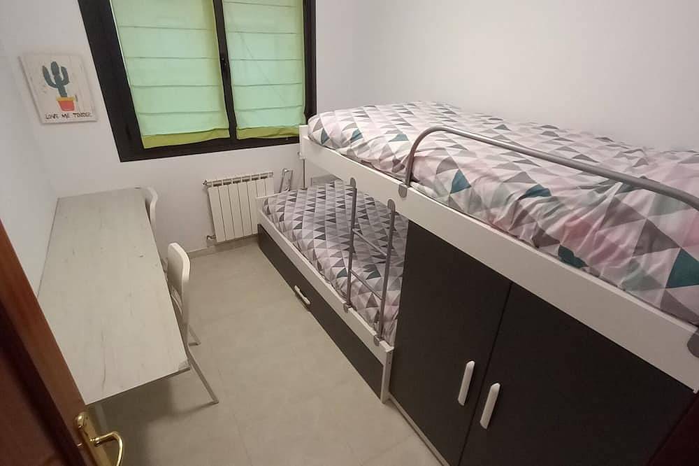 Ganze Wohnung, Bajo con jardín cerca de la playa. in Noja, Kantabrische Küste