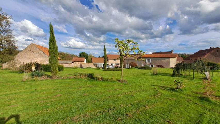 Gîte pour 7 personnes, avec vue et jardin, animaux acceptés à Andelaroche