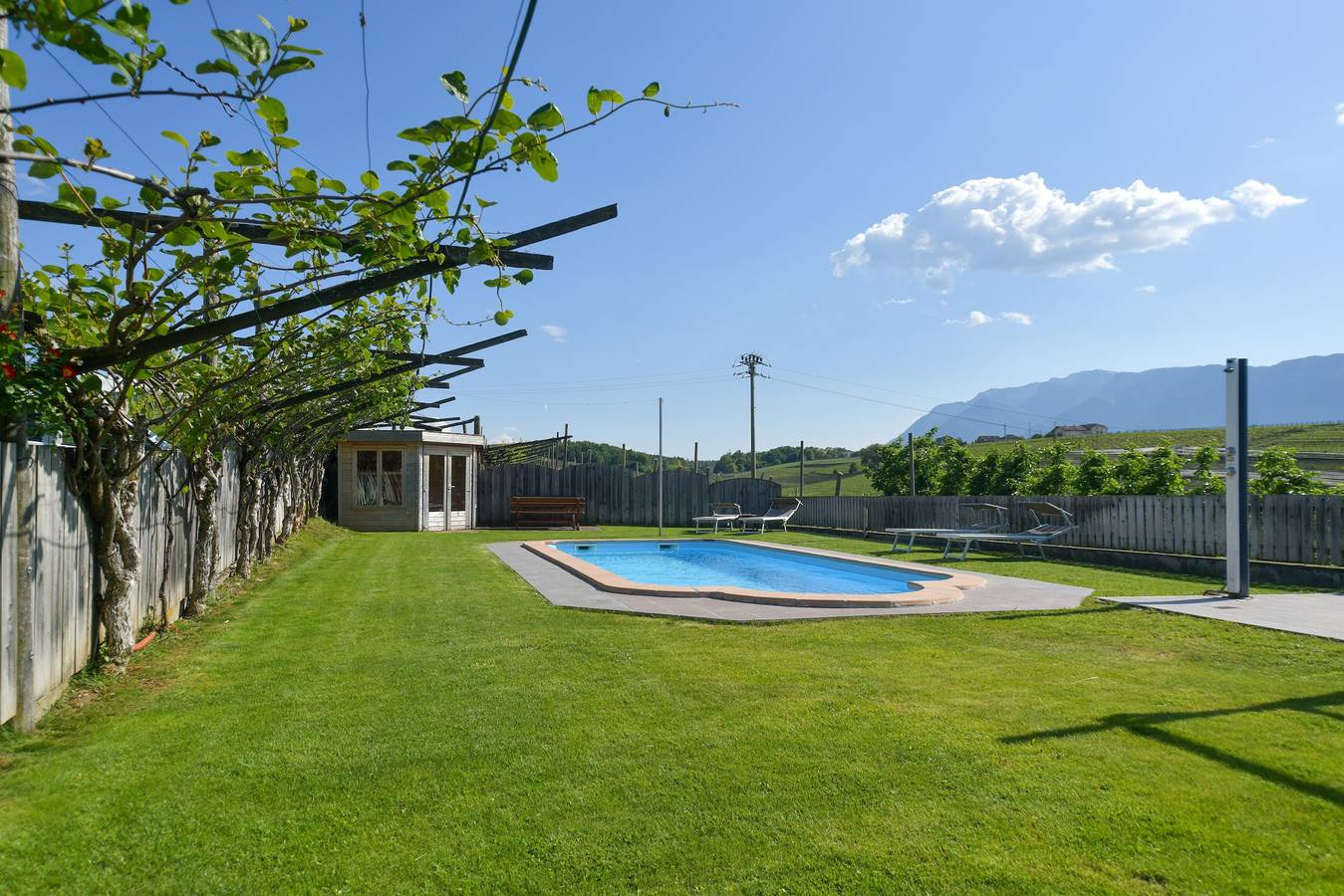 Boerderij "Valtlhof - Apt 1" met Gemeenschappelijk Zwembad, Gemeenschappelijke Tuin & Wifi in Girlan, Eppan an der Weinstraße