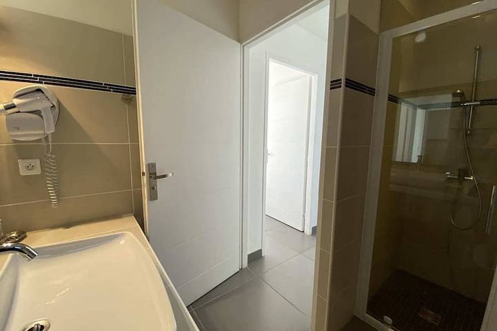 Apartamento entero, Casa 5, piscina 29 °, jacuzzi, vista al mar, playa 800 m, sauna hammam, río in Sainte-Lucie de Porto-Vecchio, Zonza