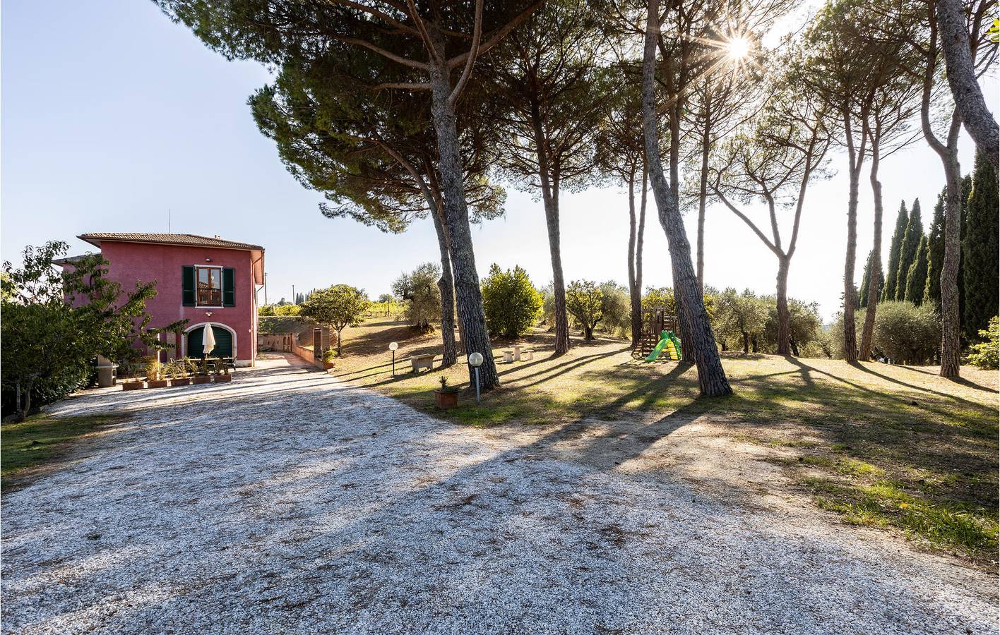 150qm Apartment am Pool mit Parkplatz & WiFi in Palaia, Pisa Provinz