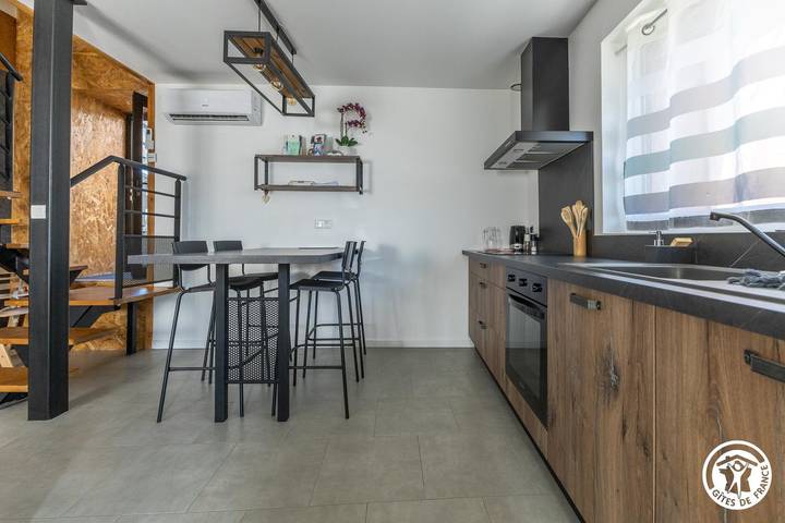 Gîte pour 4 personnes, avec Terrasse et Vue à Olby - 3