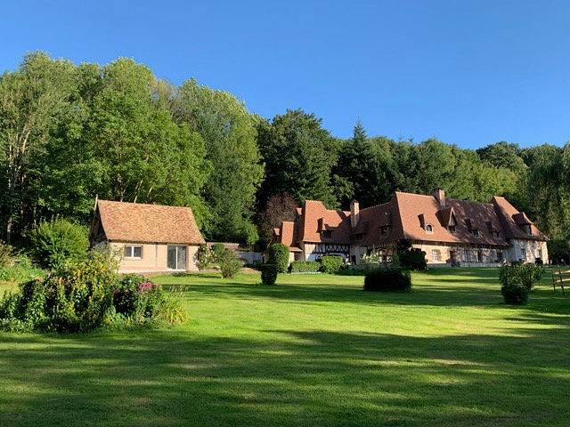Gîte pour 2 personnes, avec piscine ainsi que jardin et terrasse à Les Préaux