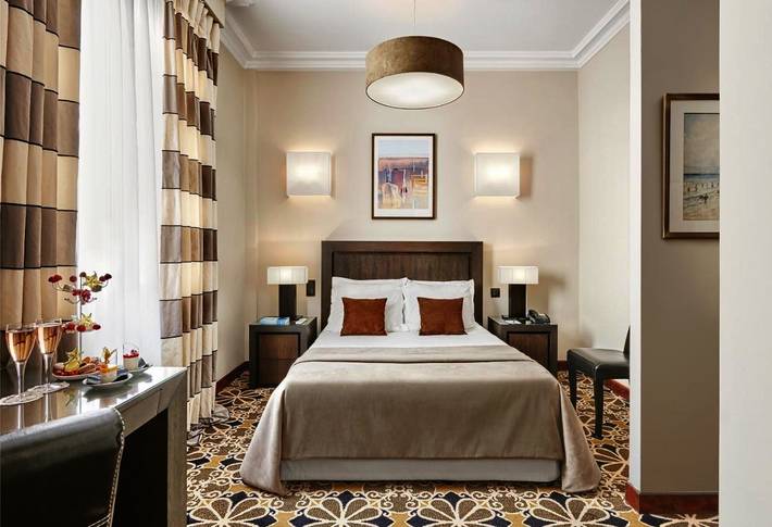 Hôtel pour 3 personnes, avec piscine ainsi que sauna et balcon dans Office De Tourisme De Juan Les Pins - 2