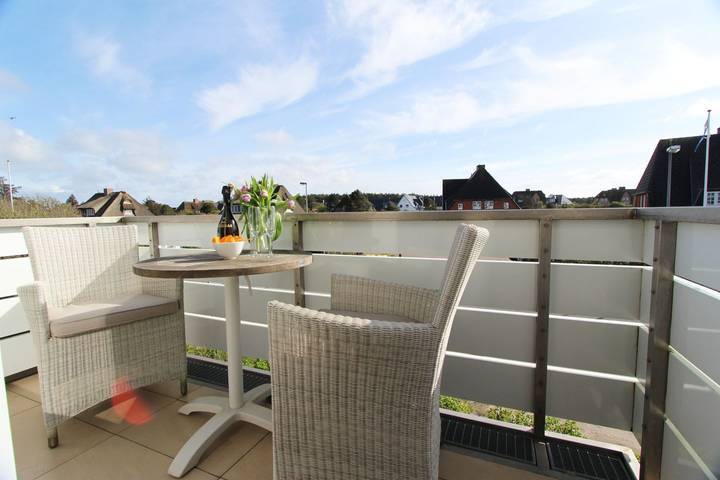 Ganze Wohnung, Schöne Ober- und Dachgeschoss-Wohnung mit Süd-Balkon in modernem Stil in Nordfriesische Inseln (Schleswig-Holstein) (Schleswig-Holstein), Wenningstedt