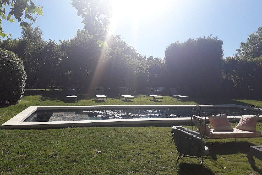 Ideal for Avignon festival Magnificent Mas with swimming pool and jacuzzi in Althen-des-Paluds, Vaucluse