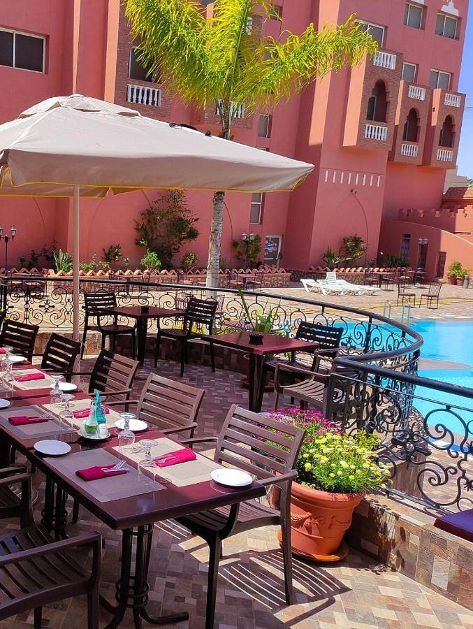 Hôtel pour 3 personnes, avec vue ainsi que piscine et jardin à Tiznit - 2