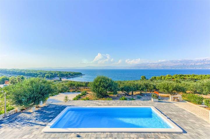 Villa pour 6 personnes, avec terrasse ainsi que piscine et vue sur l’océan, animaux acceptés à Splitska
