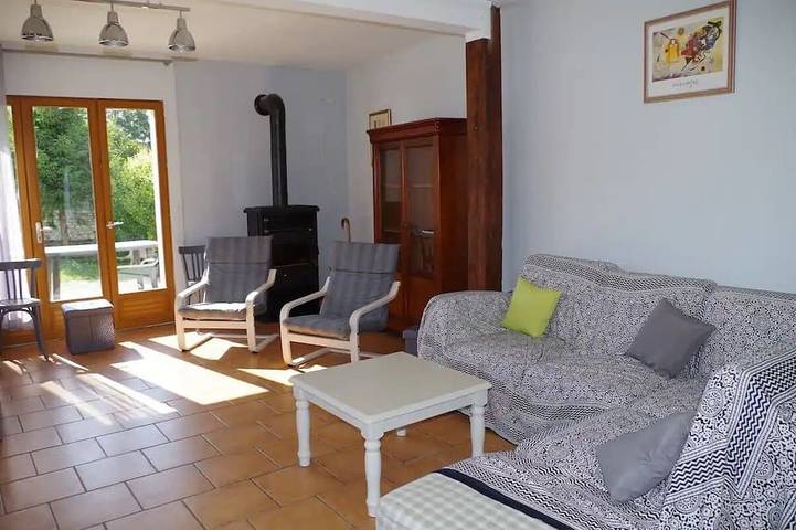 Location de vacances pour 12 personnes, avec terrasse à Maintenay