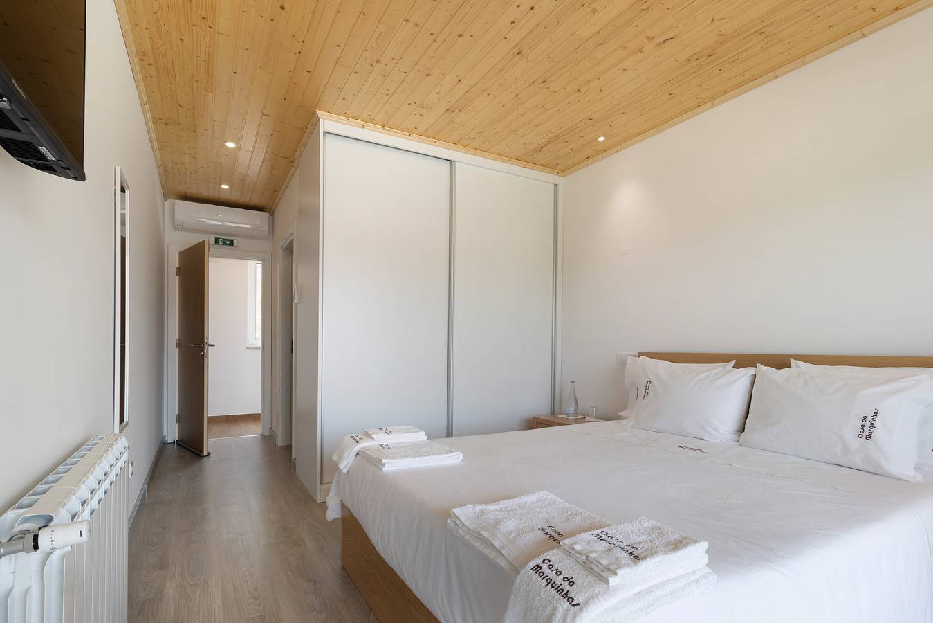 Holiday Bedroom 'Quarto Duplo Canhoteiros' with Mountain View, Wi-Fi and Air Conditioning in Valpaços, Vila Real District