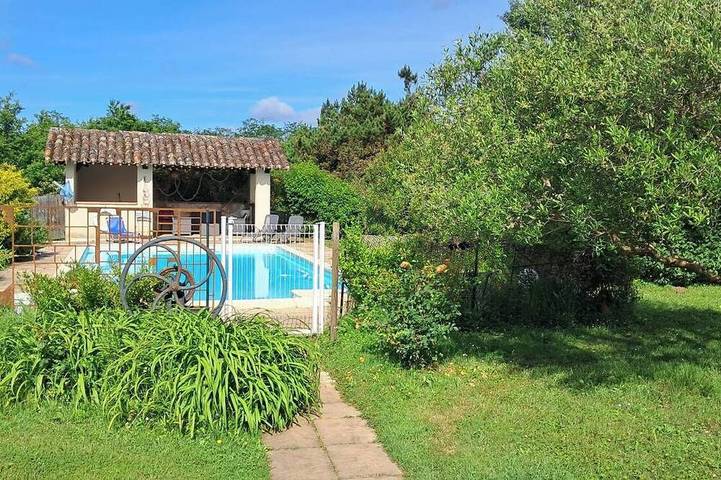 Location de vacances pour 5 personnes, avec Terrasse et Jardin à L'Honor-de-Cos
