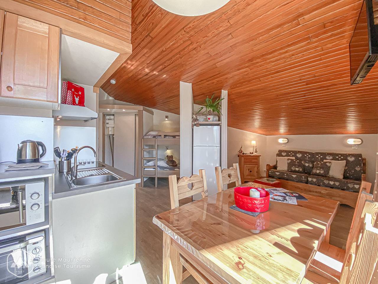 Entire studio, 3*** Studio in Aussois with terrace, wifi, pets allowed in Aussois, Saint-Jean-de-Maurienne region